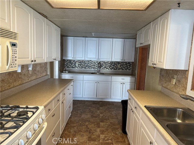 Detail Gallery Image 6 of 41 For 573 3rd St, Willows,  CA 95988 - 2 Beds | 2 Baths