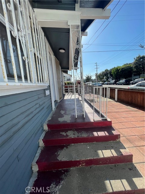 Detail Gallery Image 2 of 16 For 1724 E 10th St, Long Beach,  CA 90813 - 2 Beds | 1 Baths