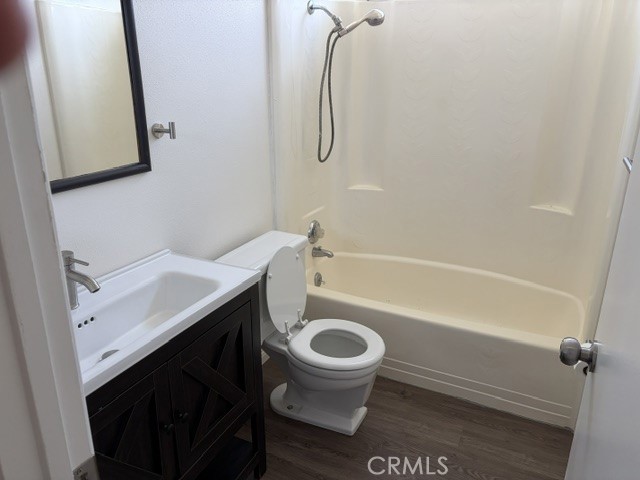 https://media.crmls.org/medias/94db8aff-430b-431a-a85f-a94472414d8c.jpg?preset=X-Large