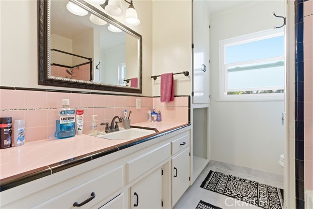 Detail Gallery Image 28 of 44 For 2410 S Locust, Visalia,  CA 93277 - 2 Beds | 1 Baths