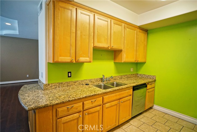 10623 Moorpark photo 10