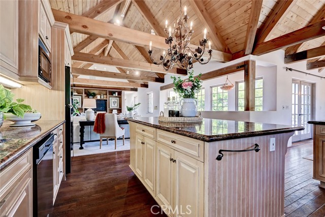 2917 N Poinsettia Avenue, Manhattan Beach CA: https://media.crmls.org/medias/94ddd5ea-7f38-4a48-abd6-a4ce09214ab8.jpg