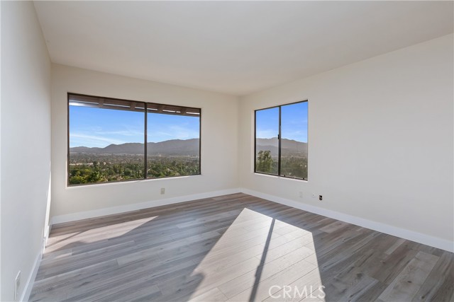 Image 15 of 20 For 652 Robin Glen