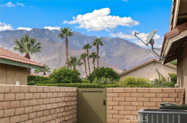 Detail Gallery Image 2 of 28 For 2162 Shannon Way, Palm Springs,  CA 92262 - 3 Beds | 2 Baths