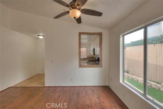 14319 Weeping Willow Lane, Fontana CA: https://media.crmls.org/medias/94df26cf-8fdd-42a6-a7a6-16fc181ec5ee.jpg