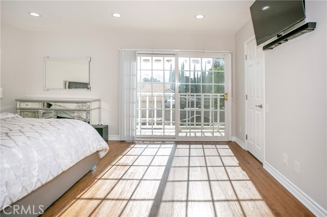 10670 Deering Avenue, Chatsworth CA: https://media.crmls.org/medias/94dffd1d-c96a-42bb-99af-00a8fe0f06a5.jpg