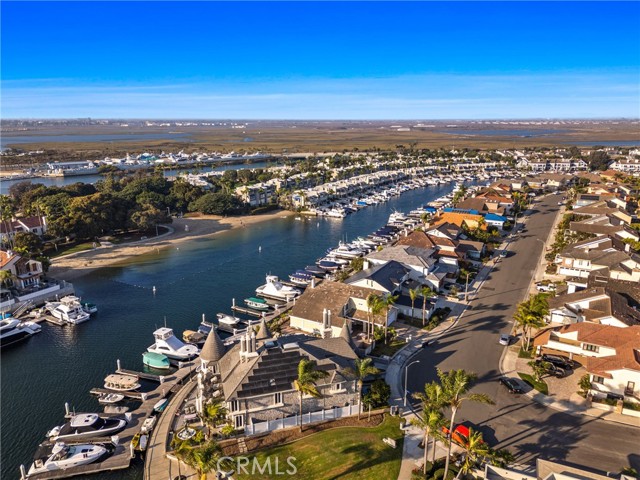 Detail Gallery Image 25 of 30 For 16311 Typhoon Ln, Huntington Beach,  CA 92649 - 4 Beds | 4 Baths