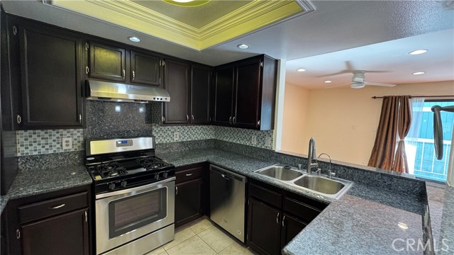 Detail Gallery Image 5 of 24 For 1056 Walnut Grove Ave #G,  Rosemead,  CA 91770 - 3 Beds | 3 Baths