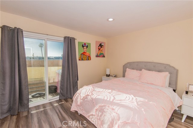 7045 Woodley Avenue, 218 photo 9