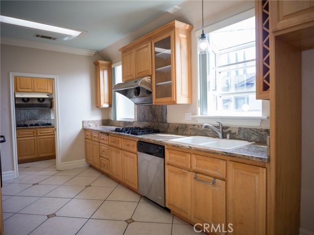 Detail Gallery Image 16 of 39 For 146 W Le Roy, Arcadia,  CA 91007 - 5 Beds | 5 Baths