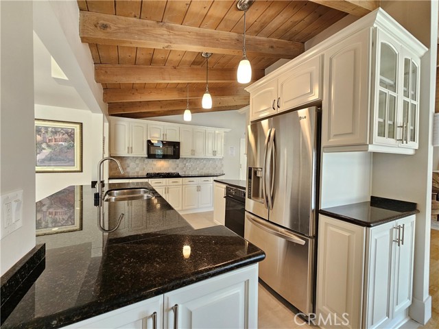 Detail Gallery Image 9 of 26 For 17530 Tuba St, Northridge,  CA 91325 - 4 Beds | 2/1 Baths