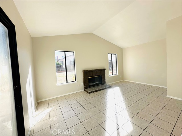 Detail Gallery Image 4 of 11 For 23655 Rhea Dr, Moreno Valley,  CA 92557 - 3 Beds | 2/1 Baths