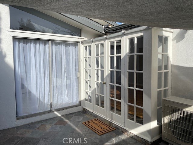 https://media.crmls.org/medias/94e42516-6a7f-4dd0-80f0-5f308a880a01.jpg?preset=X-Large