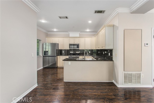 Detail Gallery Image 10 of 36 For 1200 E Highland Ave #402,  Redlands,  CA 92374 - 2 Beds | 2/1 Baths