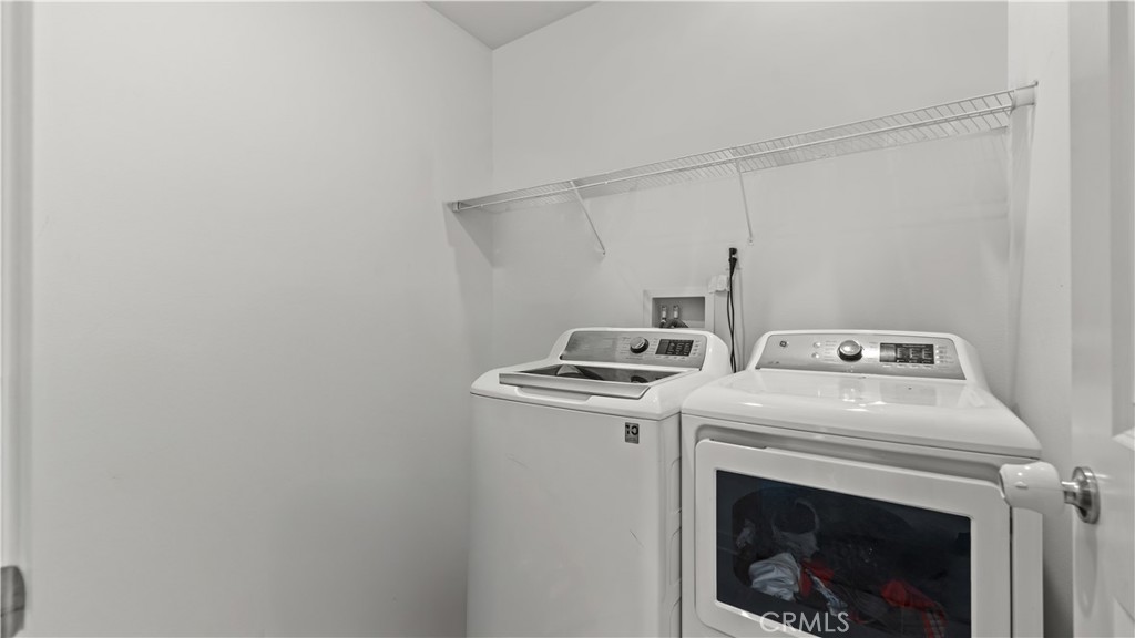 https://media.crmls.org/medias/94e5b546-cb4e-41ce-86ee-be60a6b8faa6.jpg?preset=X-Large
