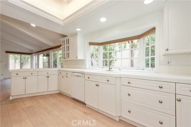 Detail Gallery Image 14 of 34 For 33 Sandpiper, Irvine,  CA 92604 - 4 Beds | 2 Baths