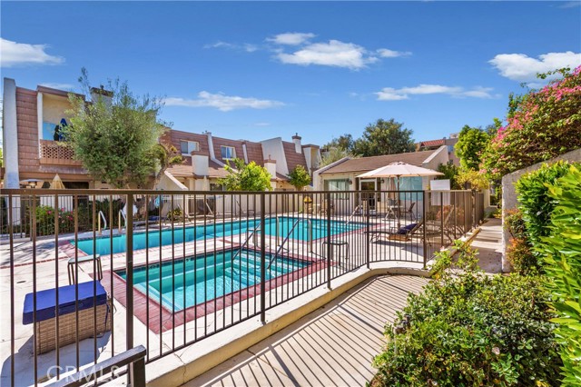 Detail Gallery Image 22 of 29 For 18344 Collins St a,  Tarzana,  CA 91356 - 2 Beds | 2/1 Baths