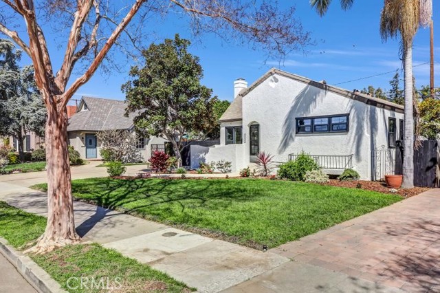 2327 Bonnie Brae, Santa Ana CA: https://media.crmls.org/medias/94e9d71e-fc15-4d55-8613-a72b022b9aa5.jpg