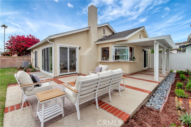 27781 Higuera, Mission Viejo CA: https://media.crmls.org/medias/94ea3348-6537-4f4d-b159-a77c3d98228f.jpg