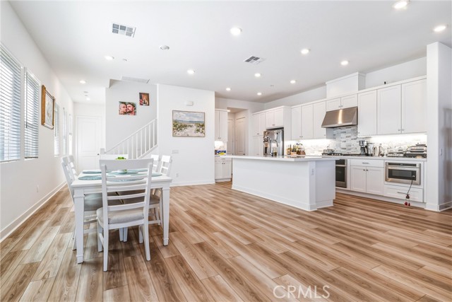 Detail Gallery Image 11 of 43 For 26767 Laurel Mountain Loop, Valencia,  CA 91381 - 4 Beds | 3 Baths