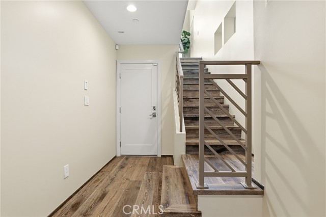 Detail Gallery Image 15 of 67 For 1745 Spreckels Ln, Redondo Beach,  CA 90278 - 3 Beds | 4/1 Baths