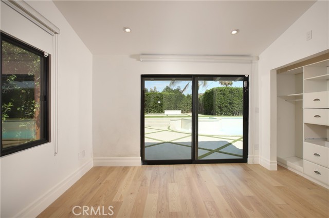 452 Woodbury Road, Glendale CA: https://media.crmls.org/medias/94ebc16b-8d0c-47b4-90a6-4ecb50264e2b.jpg