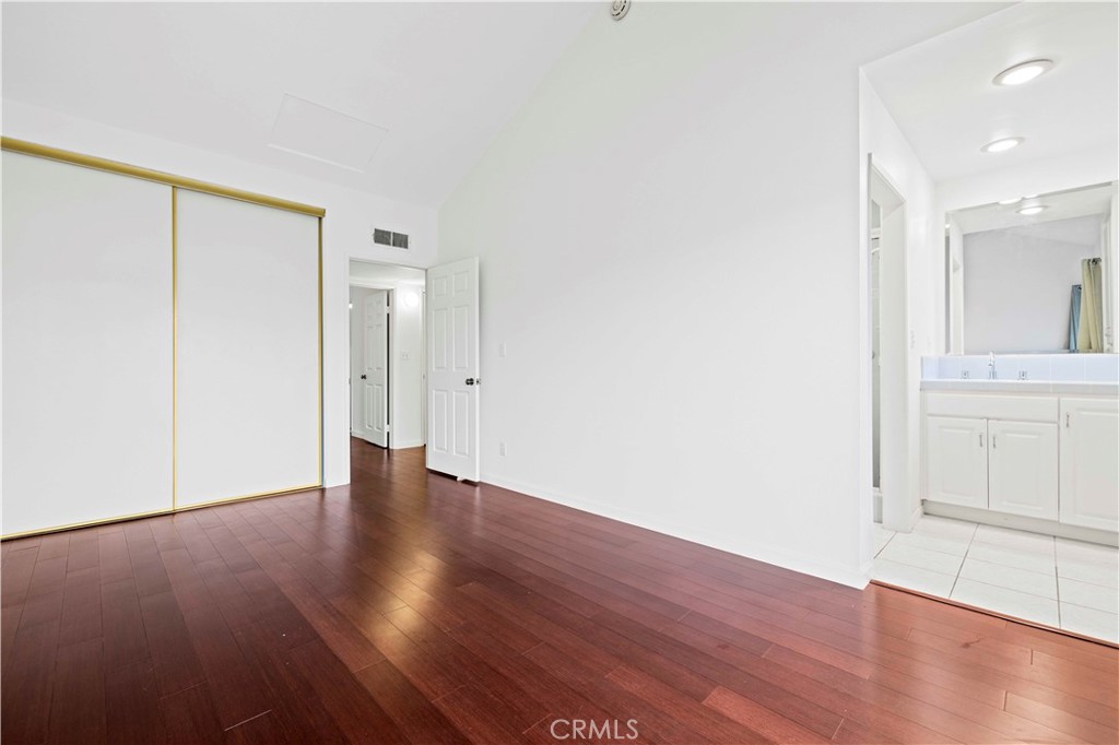 https://media.crmls.org/medias/94ed5875-beda-4729-879b-5ad8c8eb8d76.jpg?preset=X-Large