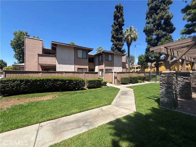 1305 Massachusetts Avenue, Riverside CA: https://media.crmls.org/medias/94ee2e30-86a3-4fc5-adce-33cdc3a76277.jpg
