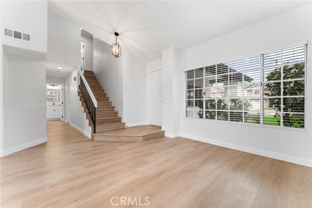 Detail Gallery Image 5 of 28 For 13677 Crawford Ct, Fontana,  CA 92336 - 3 Beds | 2/1 Baths