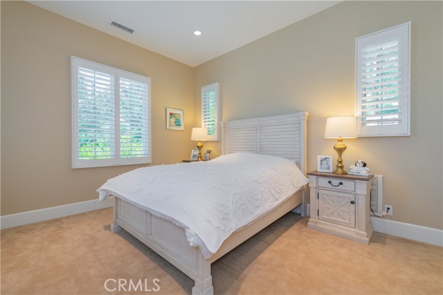 51 Thoroughbred, Irvine CA: https://media.crmls.org/medias/94eeec6e-8b13-4542-bb03-a9c80c009ec9.jpg
