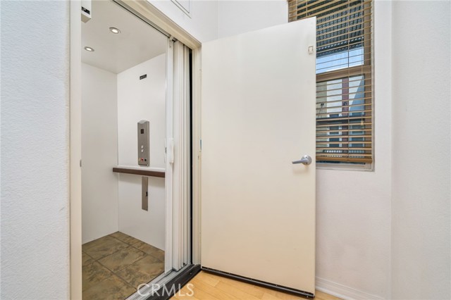 Detail Gallery Image 4 of 33 For 662 W 1st St, Claremont,  CA 91711 - 2 Beds | 2 Baths