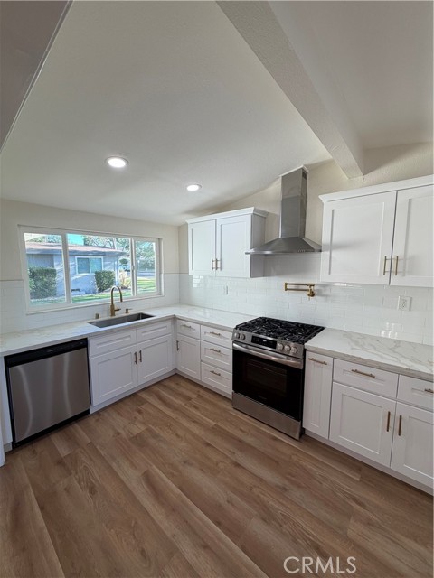 Detail Gallery Image 3 of 21 For 2432 Larchmont, Santa Ana,  CA 92706 - 3 Beds | 2 Baths