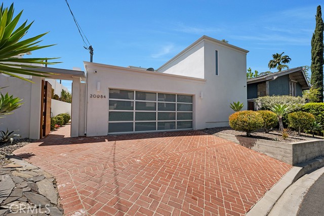 Detail Gallery Image 1 of 43 For 20984 Bandera St, Woodland Hills,  CA 91364 - 3 Beds | 3/1 Baths