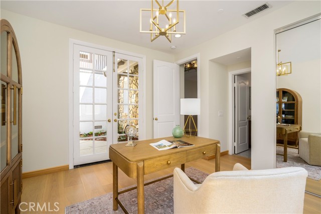 3318 Durham Court, Burbank CA: https://media.crmls.org/medias/94f3d232-5e7b-4667-bb70-f4d454fe2ab4.jpg