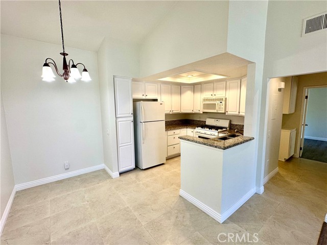 Detail Gallery Image 6 of 20 For 22 Alicante Aisle #115,  Irvine,  CA 92614 - 2 Beds | 2 Baths
