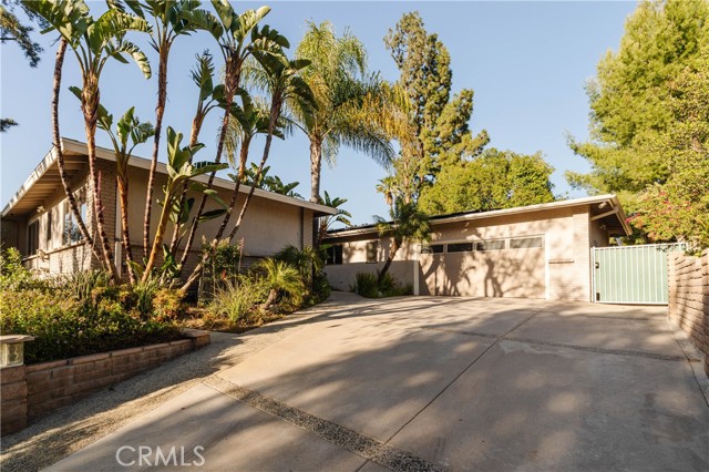 4935 Calvin Avenue, Tarzana CA: https://media.crmls.org/medias/94f57b75-a078-436e-9684-1904b92c138a.jpg
