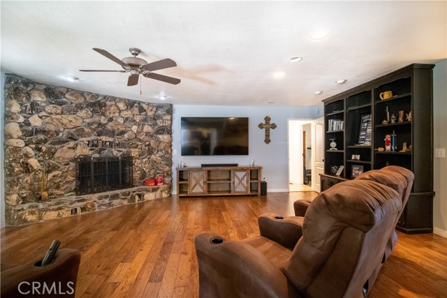 Detail Gallery Image 11 of 41 For 28846 Highway 190, Porterville,  CA 93257 - 3 Beds | 2/1 Baths