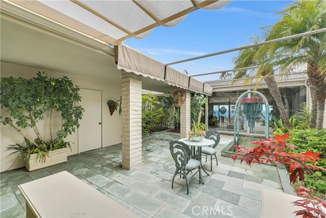 537 Dunnegan Place, Laguna Beach CA: https://media.crmls.org/medias/94f70cc6-778d-48fb-a1b6-a19465812f83.jpg