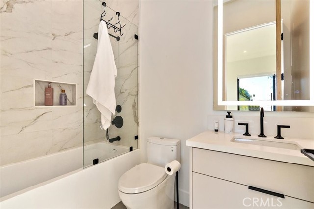 Detail Gallery Image 37 of 44 For 5347 Natick Ave, Sherman Oaks,  CA 91411 - 5 Beds | 5/1 Baths