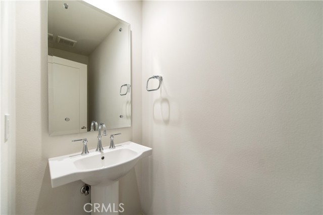 Detail Gallery Image 32 of 41 For 112 Anthem, Irvine,  CA 92618 - 4 Beds | 4/1 Baths