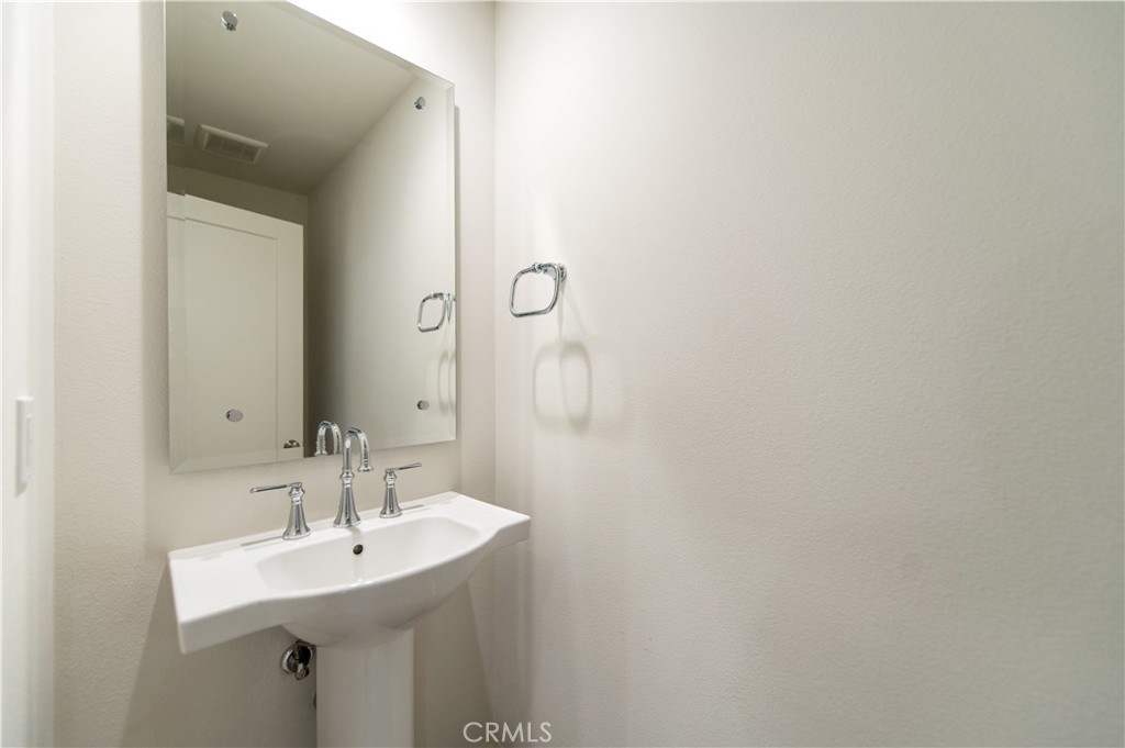https://media.crmls.org/medias/94f73d85-534e-4a80-973e-4a5726d9219a.jpg?preset=X-Large