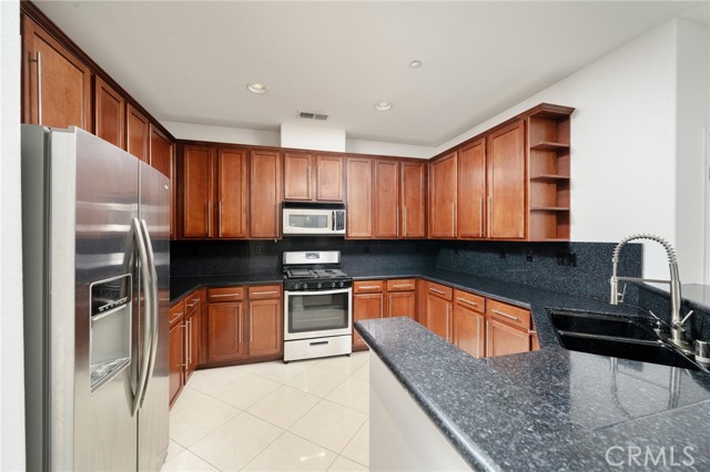 Detail Gallery Image 12 of 44 For 7331 Shelby Pl, Unit 102, Rancho Cucamonga,  CA 91739 - 3 Beds | 2/1 Baths