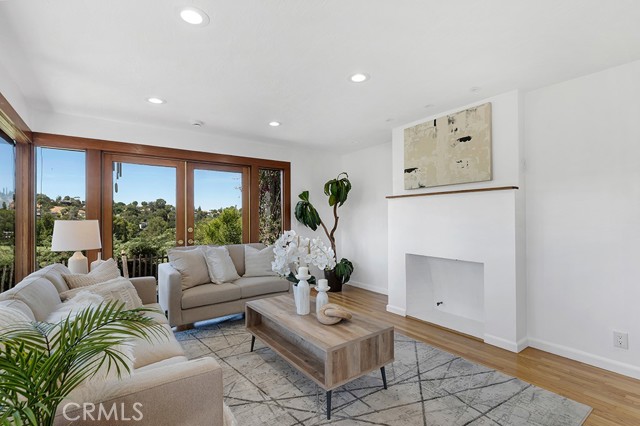 20994 Bandera Street, Woodland Hills CA: https://media.crmls.org/medias/94f830e4-212f-4743-b76e-bee81b17cc15.jpg