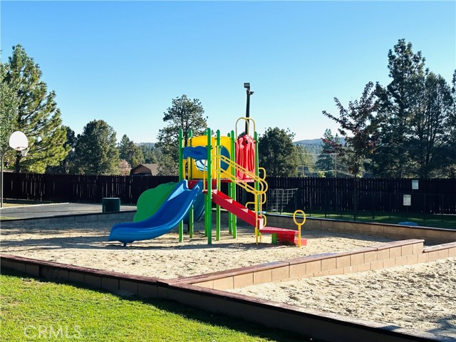 391 Montclair Dr #41, Big Bear City CA: https://media.crmls.org/medias/94f8c4d3-dbec-433e-8c76-adb1561eab11.jpg