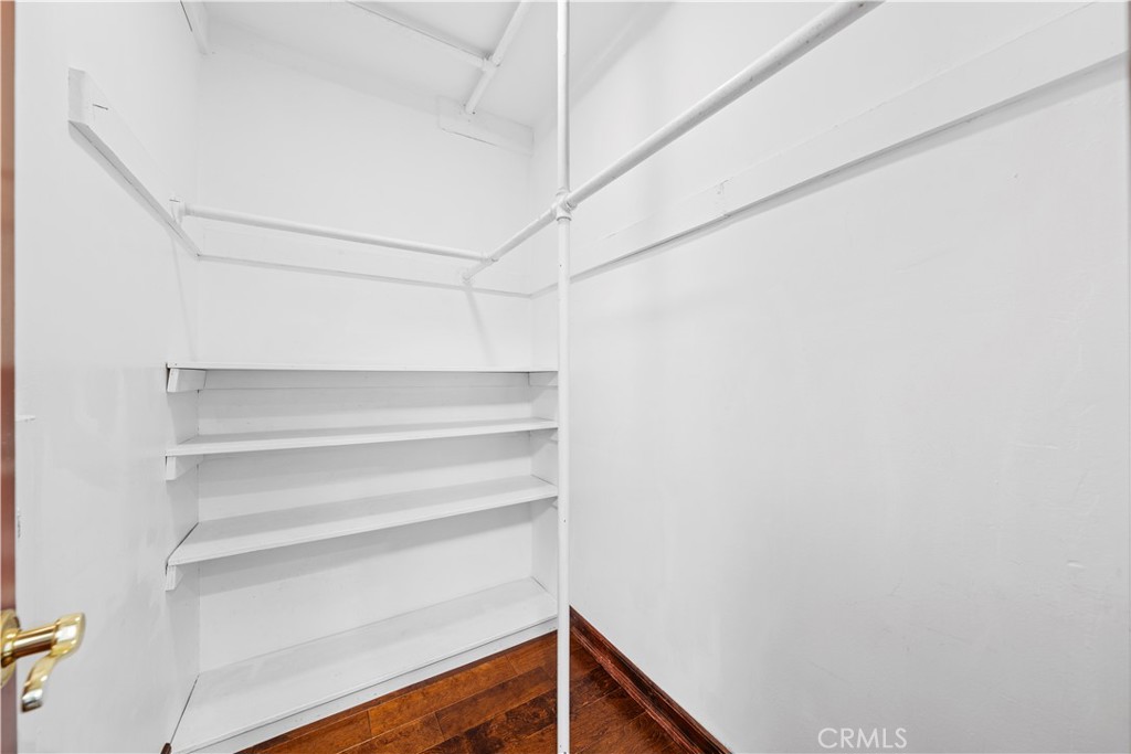 https://media.crmls.org/medias/94f8f2cf-d180-439b-99da-78a3e6639885.jpg?preset=X-Large