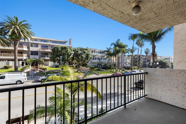 555 Esplanade, Redondo Beach, California 90277, 2 Bedrooms Bedrooms, ,2 BathroomsBathrooms,Residential,Sold,Esplanade,SB23223836