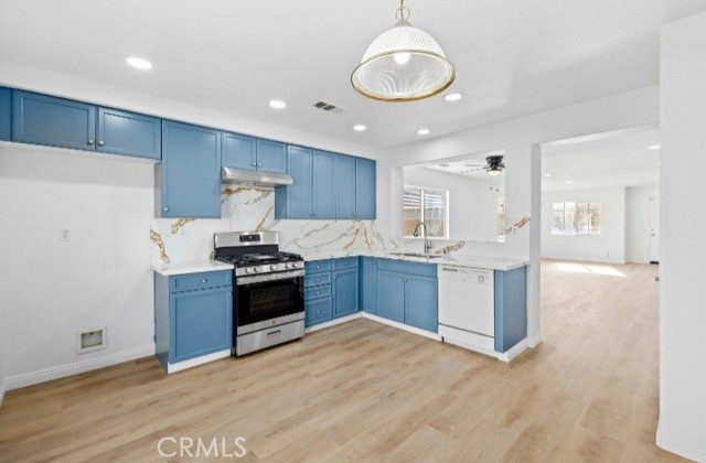 Detail Gallery Image 7 of 9 For 555 Koufax Dr, Lancaster,  CA 93535 - 3 Beds | 2 Baths