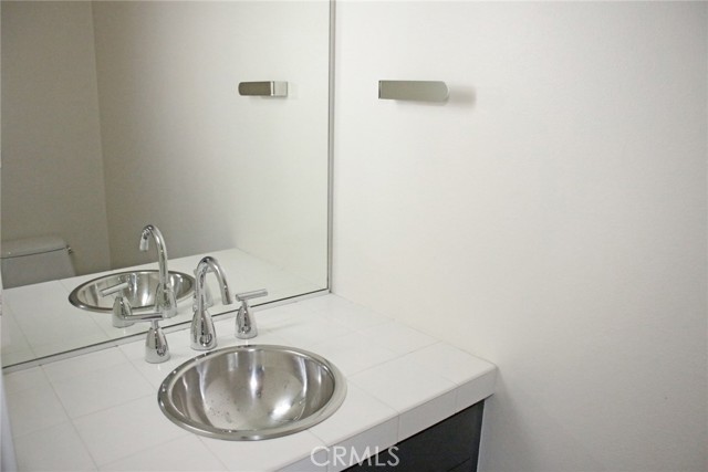 Detail Gallery Image 10 of 34 For 113 E City Place Dr, Santa Ana,  CA 92705 - 1 Beds | 2/1 Baths