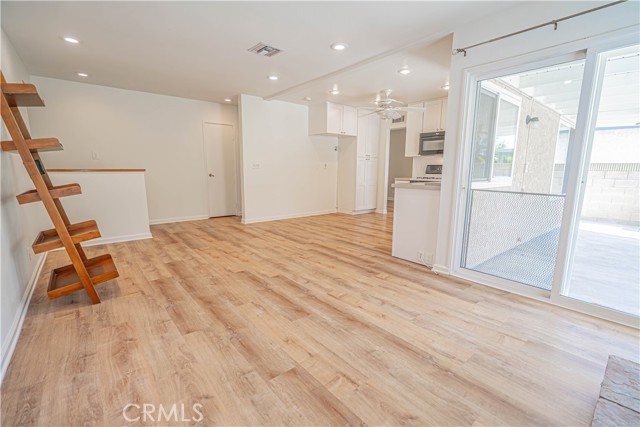 22914 Cerca Drive, Valencia CA: https://media.crmls.org/medias/94fc1d2b-c746-4ff7-a108-4f91eb520f36.jpg