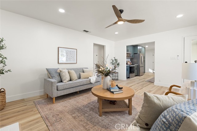 Detail Gallery Image 4 of 27 For 16 El Cerrito Dr, Chico,  CA 95973 - 3 Beds | 2 Baths